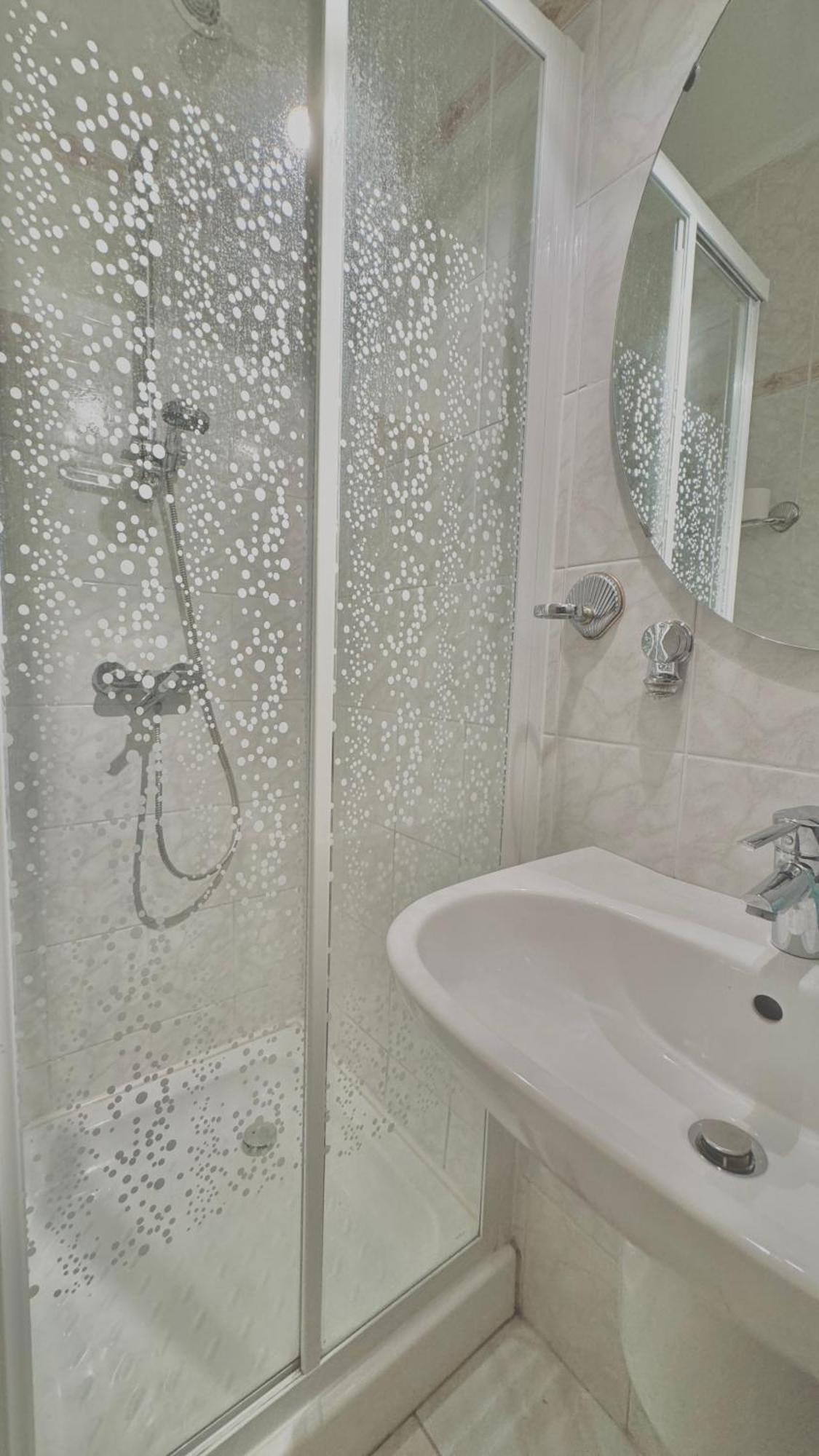 שיופוק 5 Haloszobas Wellness Vip House - Privat Medence מראה חיצוני תמונה